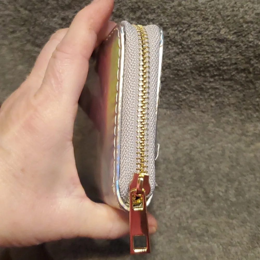 BNWT: Irendescent Wallet - Picture 4 of 9